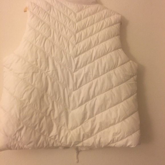 Gap White Puffer Vest - Picture 5 of 5